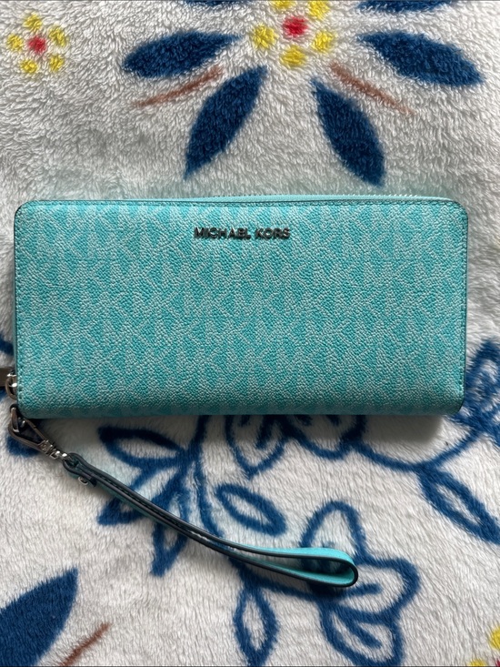 Michael Kors Handbags - Michael Kors Wristlet/Wallet